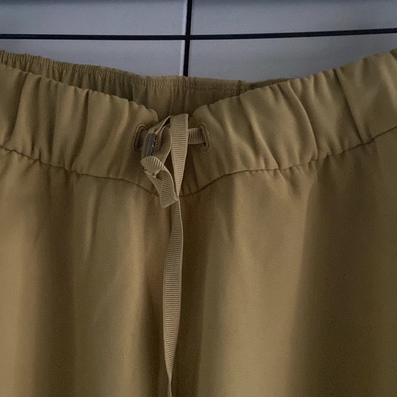 Lululemon On the Fly 7/8 Pant *Woven - Picture 7 of 15